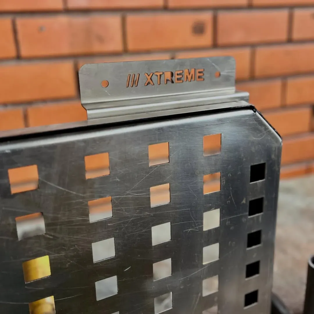 Componente em aço cortado e fabricado internamente na oficina